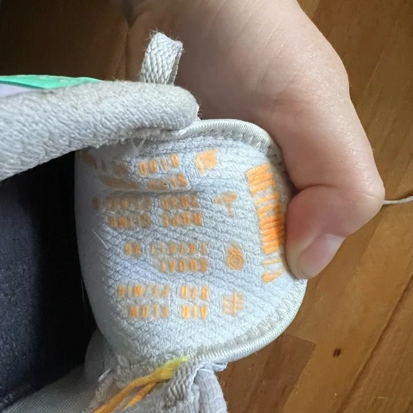 Nike Metcon 6 in Mint / Lavender / White | Used | Size 6 - Picture 9 of 10